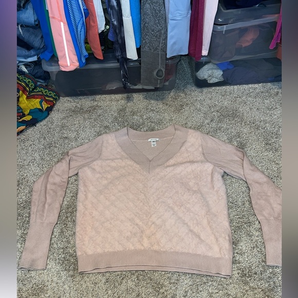 NWOT Stella & Dot V-Neck Fuzzy Knit Long Sleeve Sweater Blush Size Medium - Picture 6 of 11